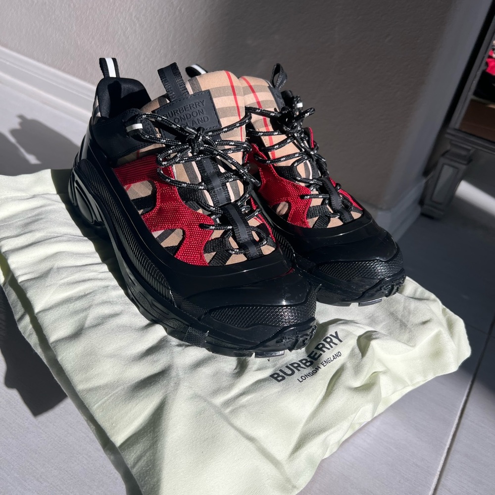 Burberry sneakers size 42